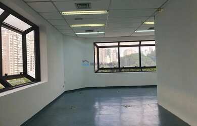 Imagem: O depósito possui 2 Vagas na garagem, 87m² de Área e está