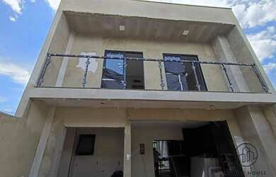 Imagem: A casa em condomínio possui 3 Dormitórios, 3 Banheiros, 2