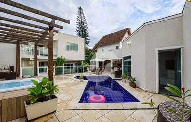 Imagem: A casa em condomínio possui 4 Dormitórios, 5 Banheiros, 4