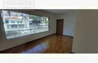 Imagem: A casa possui 3 Dormitórios, 2 Banheiros, 5 Vagas na garagem