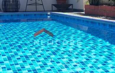 Imagem: A casa possui 3 Dormitórios, 3 Banheiros, 2 Vagas na garagem