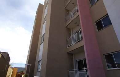 Imagem: O apartamento possui 2 Dormitórios, 1 Banheiro, 1 Vaga na garagem