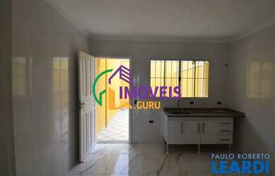 Imagem: A casa possui 2 Dormitórios, 2 Banheiros, 2 Vagas na garagem