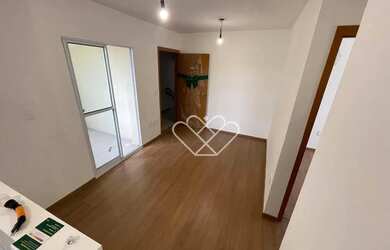 Imagem: O apartamento possui 2 Dormitórios, 1 Banheiro, 1 Vaga na garagem