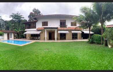 Imagem: A casa em condomínio possui 4 Dormitórios, 5 Banheiros, 5