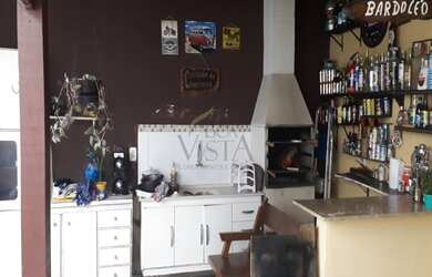 Imagem: A casa possui 2 Dormitórios, 2 Banheiros, 2 Vagas na garagem