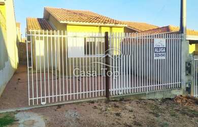 Imagem: A casa possui 2 Dormitórios, 1 Banheiro, 1 Vaga na garagem