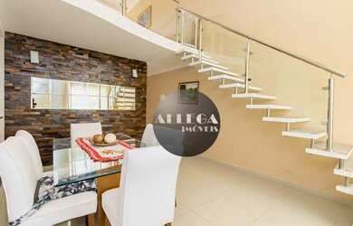 Imagem: A casa possui 3 Dormitórios, 2 Banheiros, 2 Vagas na garagem