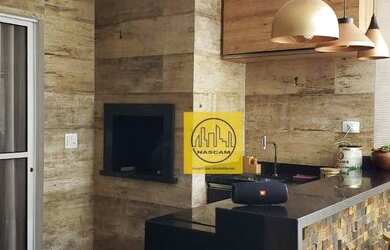 Imagem: A casa possui 3 Dormitórios, 4 Banheiros, 2 Vagas na garagem