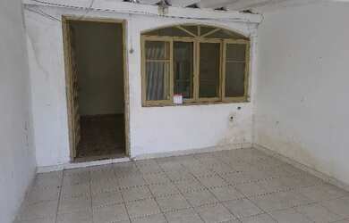 Imagem: A casa possui 2 Dormitórios, 2 Banheiros, 1 Vaga na garagem