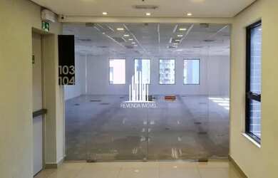 Imagem: O depósito possui 2 Vagas na garagem e 120m² de Área e está