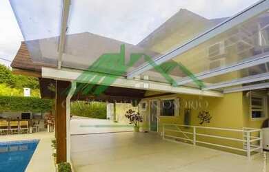 Imagem: A casa em condomínio possui 4 Dormitórios, 5 Banheiros, 3