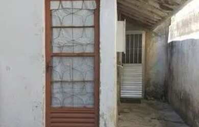 Imagem 4: 2Casas por 70 mil no mesmo quintal na vila Kennedy