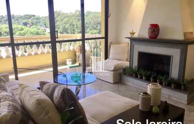 Imagem: A casa possui 4 Dormitórios, 5 Banheiros, 2 Vagas na garagem