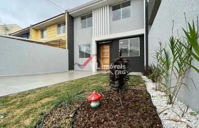 Imagem: A casa possui 3 Dormitórios, 1 Banheiro, 2 Vagas na garagem