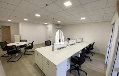 Imagem: O depósito possui 1 Vaga na garagem, 49m² de Área e está