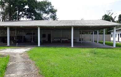 Imagem: A casa possui 1 Dormitório, 1 Banheiro, 5 Vagas na garagem