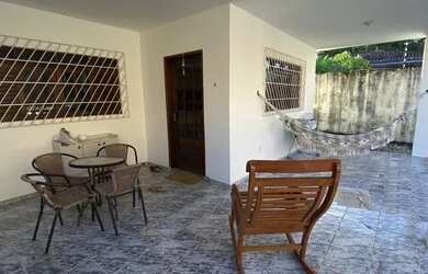 Imagem: A casa possui 3 Dormitórios, 3 Banheiros, 2 Vagas na garagem