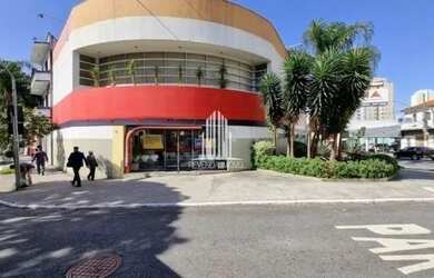 Imagem: O depósito possui 5 Vagas na garagem, 580m² de Área e está