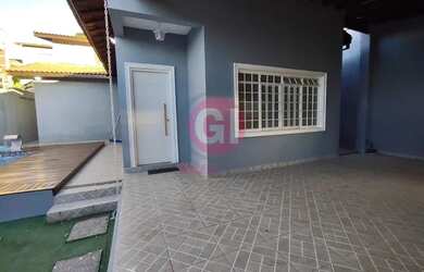 Imagem: A casa possui 4 Dormitórios, 3 Banheiros, 4 Vagas na garagem