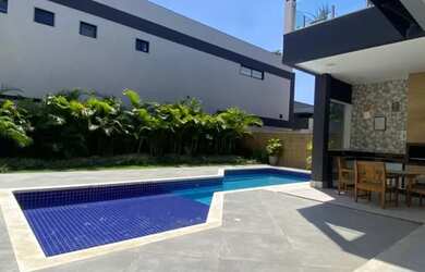 Imagem: A casa em condomínio possui 5 Dormitórios, 5 Banheiros, 3