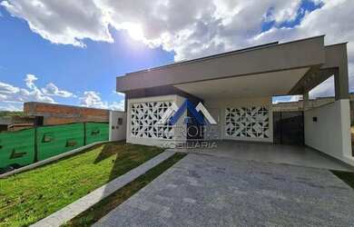 Imagem: A casa em condomínio possui 3 Dormitórios, 2 Banheiros, 4