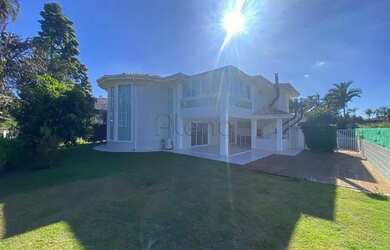 Imagem: A casa em condomínio possui 4 Dormitórios, 5 Banheiros, 4