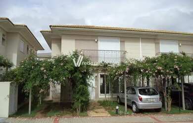 Imagem: A casa em condomínio possui 3 Dormitórios, 5 Banheiros, 2