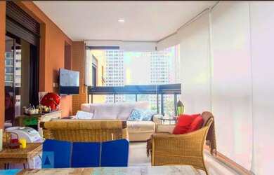 Imagem: O apartamento possui 3 Dormitórios, 1 Banheiro, 3 Vagas na