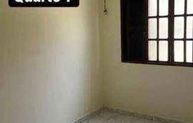 Imagem: A casa possui 3 Dormitórios, 1 Banheiro, 3 Vagas na garagem