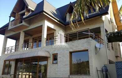 Imagem: A casa em condomínio possui 5 Dormitórios, 4 Banheiros, 5