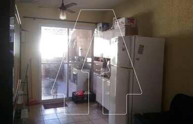 Imagem: A casa em condomínio possui 2 Dormitórios, 1 Banheiro, 2 Vagas