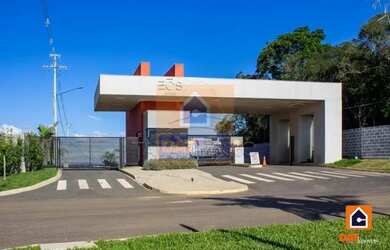 Imagem: O terreno à venda possui 200m² de Área, Churrasqueira e Piscina