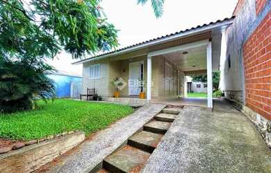 Imagem: A casa possui 3 Dormitórios, 1 Banheiro, 4 Vagas na garagem