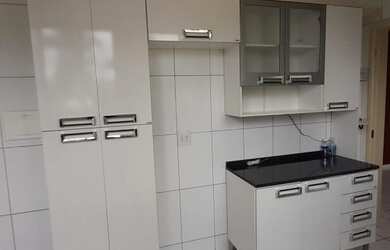 Imagem: O apartamento possui 2 Dormitórios, 1 Banheiro, 1 Vaga na garagem