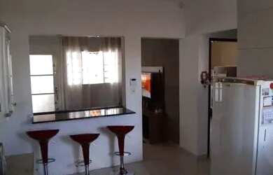 Imagem: A casa possui 2 Dormitórios, 1 Banheiro, 2 Vagas na garagem