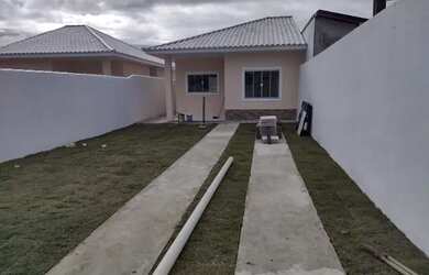 Imagem: A casa possui 2 Dormitórios, 1 Banheiro, 2 Vagas na garagem