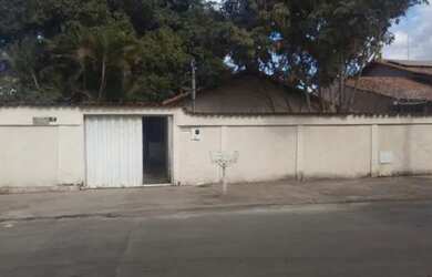 Imagem: A casa possui 2 Dormitórios, 1 Banheiro e 260m² de Área e