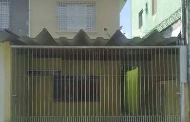 Imagem: A casa possui 2 Dormitórios, 1 Banheiro, 2 Vagas na garagem