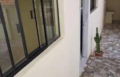 Imagem: A casa em condomínio possui 1 Dormitório, 1 Banheiro e está