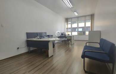 Imagem: O depósito possui 1 Vaga na garagem e 51m² de Área e está