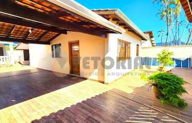 Imagem: A casa possui 3 Dormitórios, 3 Banheiros, 3 Vagas na garagem