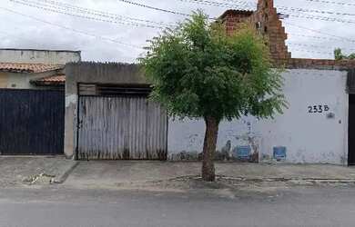 Imagem: A casa possui 2 Dormitórios, 1 Banheiro, 132m² de Área e