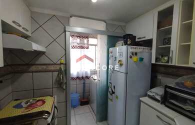 Imagem: O apartamento possui 2 Dormitórios, 1 Banheiro, 1 Vaga na garagem