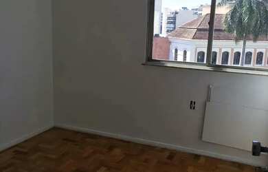 Imagem 5: Salão, 3 quartos, cozinha, dependências completas de empregada, 01 vaga...