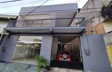 Imagem: A casa possui 4 Dormitórios, 4 Banheiros, 1 Vaga na garagem