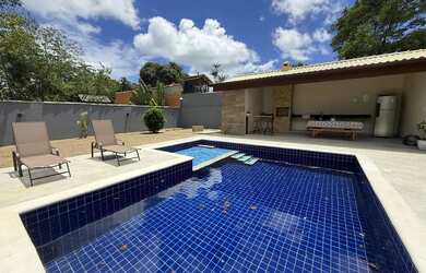 Imagem: A casa possui 4 Dormitórios, 5 Banheiros, 3 Vagas na garagem