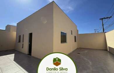 Imagem: A casa possui 3 Dormitórios, 1 Banheiro, 2 Vagas na garagem