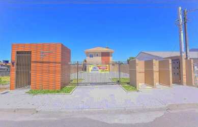 Imagem: A casa possui 3 Dormitórios, 1 Banheiro, 1 Vaga na garagem