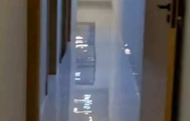 Imagem: A casa possui 3 Dormitórios, 3 Banheiros, 2 Vagas na garagem